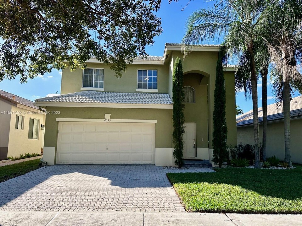 6533 Sandpiper Dr in Coconut Creek, FL - Foto de edificio