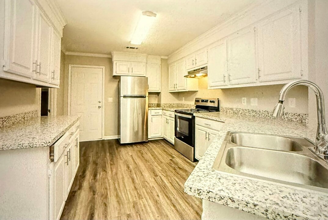 260 Chestnut Dr in Brandon, MS - Building Photo