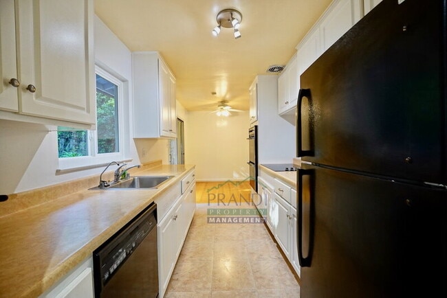 2309 Fifth Ave in San Rafael, CA - Foto de edificio - Building Photo