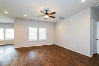 20835 Olive Leaf St in Roman Forest, TX - Building Photo - Building Photo
