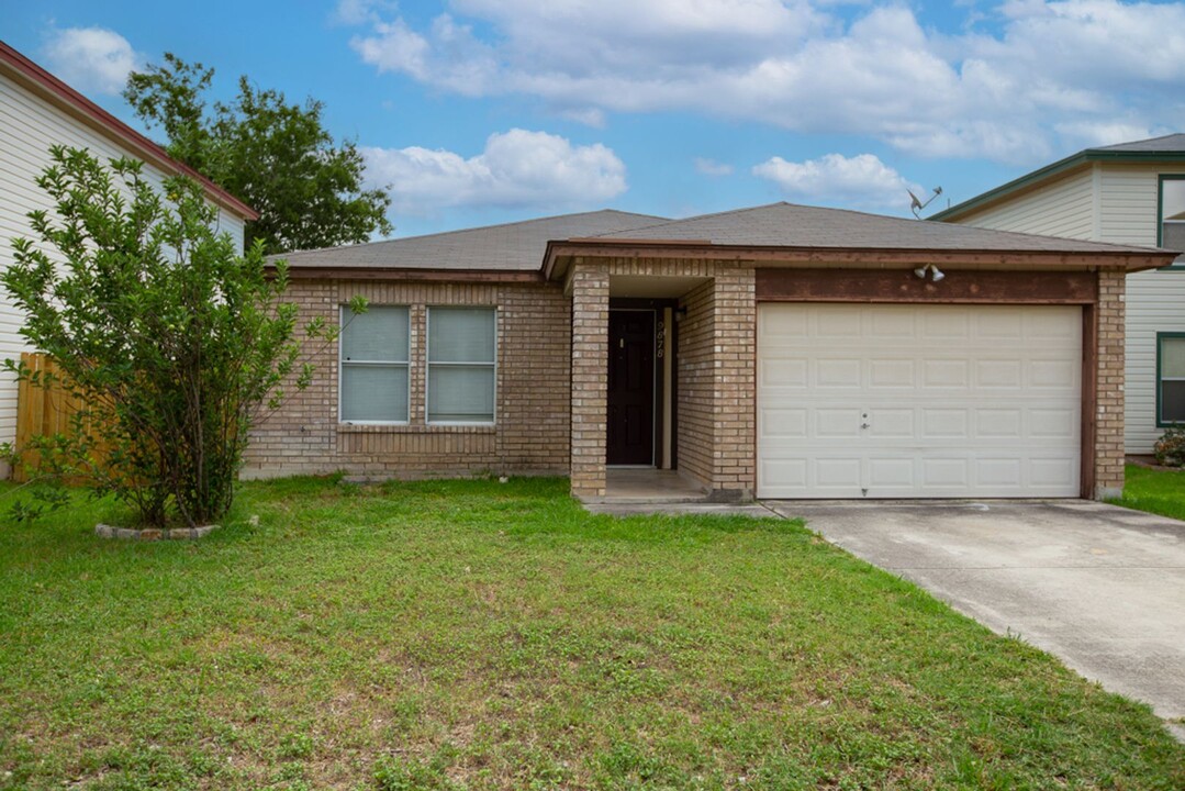 9878 Misty Plain Dr in San Antonio, TX - Building Photo