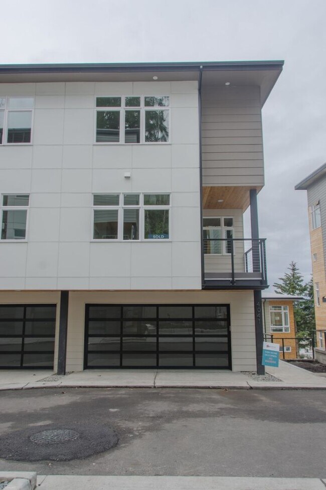 4041 129th Pl SE in Bellevue, WA - Building Photo - Building Photo
