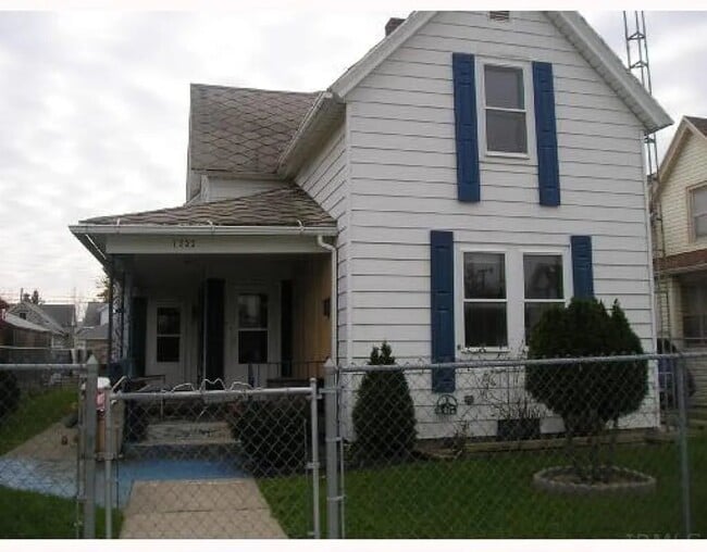 property at 1522 W Dunham St