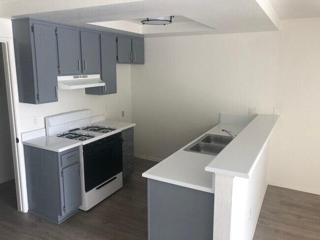 1321 N Vista St in Los Angeles, CA - Building Photo - Building Photo