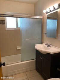 805 Oakwood St photo'