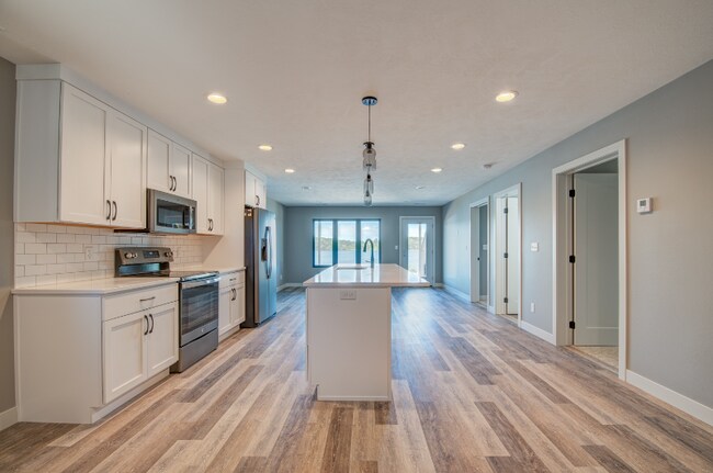 172 W Bay Rd in Lake Park, IA - Building Photo - Building Photo