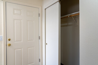 Central Chalet Apartments in Portland, OR - Building Photo - Interior Photo