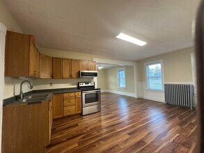 34 Maple St in Derry, NH - Building Photo - Building Photo