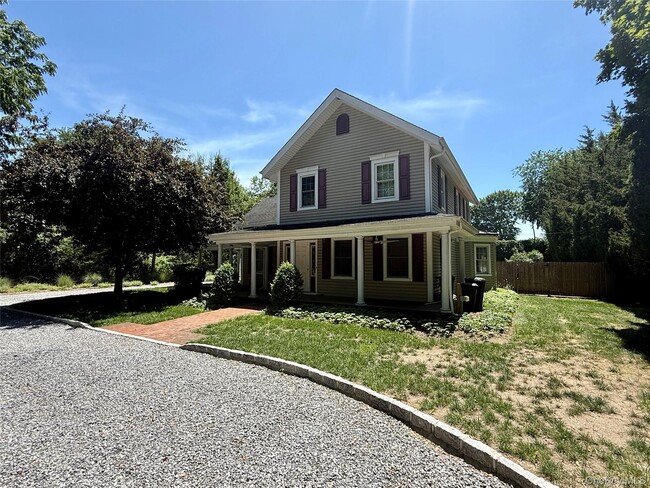 496 N Country Rd in Saint James, NY - Building Photo - Building Photo