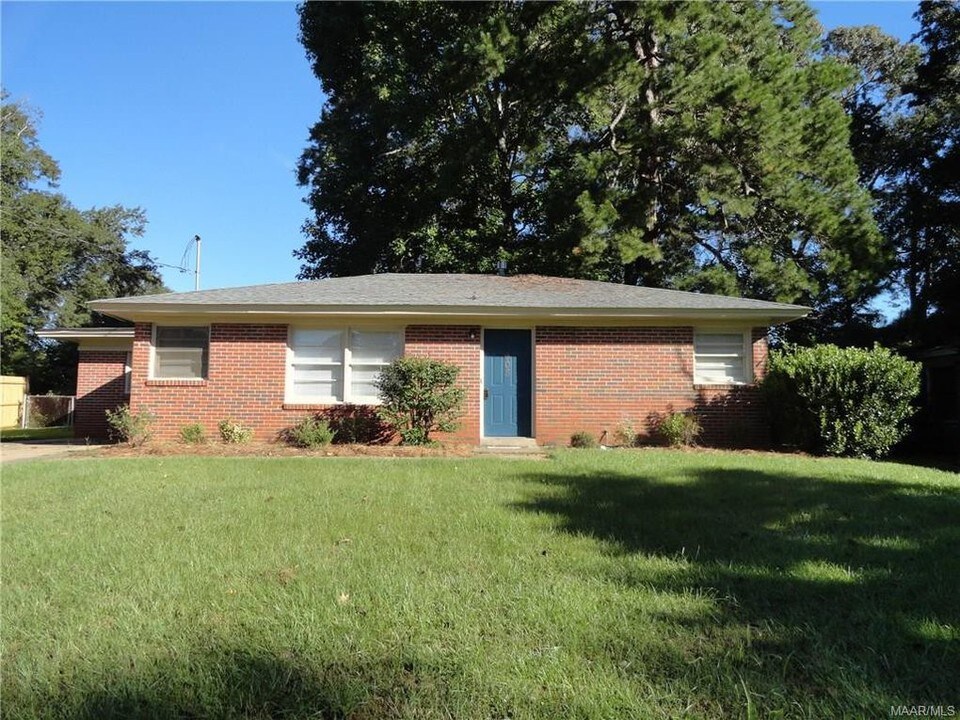 908 Green Ridge Ct in Montgomery, AL - Building Photo