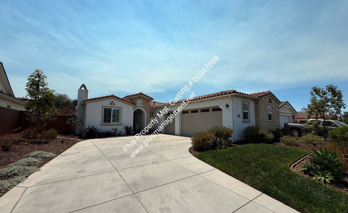 1338 Joshua Ct in Orcutt, CA - Foto de edificio
