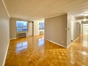 17 Eccleston Dr in Toronto, ON - Building Photo - Building Photo