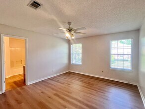 5721 Bronco Pl in Milton, FL - Foto de edificio - Building Photo
