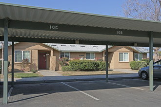 Nueva Sierra Vista in Richgrove, CA - Foto de edificio - Building Photo