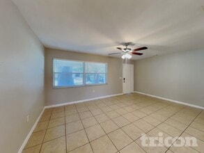 1430 Thames Ln in Clearwater, FL - Building Photo - Building Photo