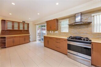 6928 Gaviota Ave in Los Angeles, CA - Building Photo - Building Photo