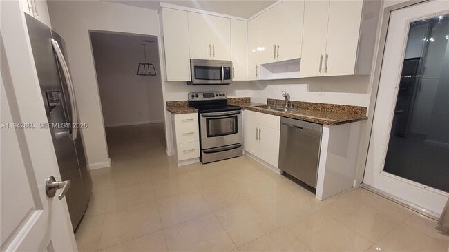 670 NE 179th Terrace in Miami, FL - Building Photo - Building Photo