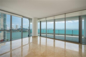 1331 Brickell Bay Dr in Miami, FL - Foto de edificio - Building Photo