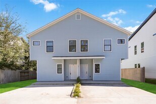 8710 Knox St in Houston, TX - Building Photo