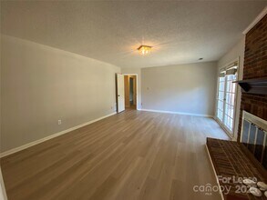 1025 Thornsby Ln in Matthews, NC - Building Photo - Building Photo
