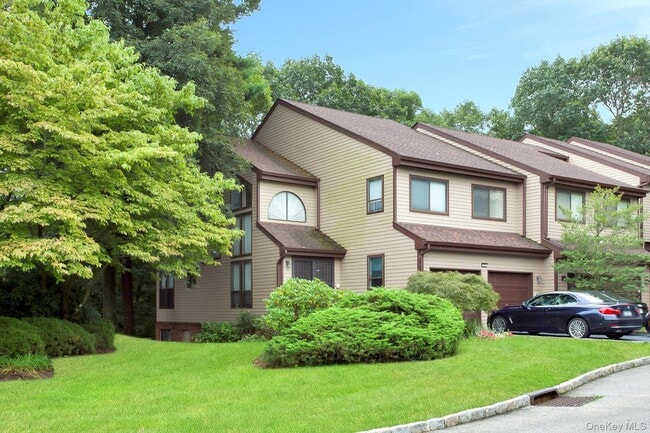 30 The Glen in Glen Head, NY - Building Photo - Building Photo