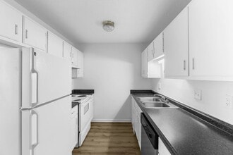 Breezeway in Birmingham, AL - Foto de edificio - Interior Photo