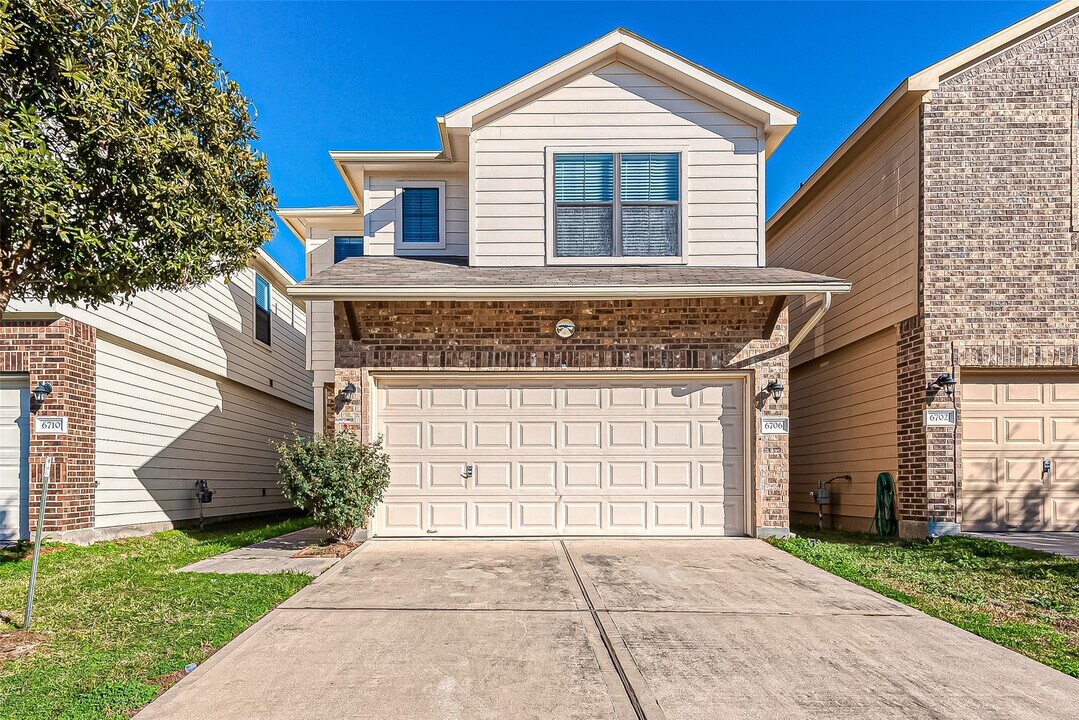6706 Honey Harvest Ln in Houston, TX - Building Photo