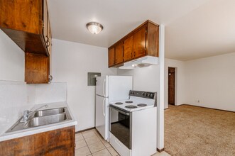 316 E Bunny Ave in Santa Maria, CA - Building Photo - Building Photo
