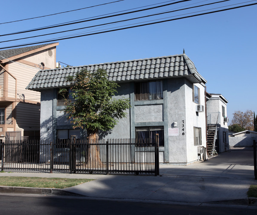 7346 Independence Ave in Canoga Park, CA - Building Photo