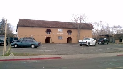 Hacienda Royal in Reno, NV - Building Photo - Building Photo