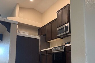 9219 Canyon View Ave in Hesperia, CA - Building Photo - Building Photo