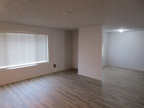 790 SE Juniper St in Prineville, OR - Building Photo - Building Photo