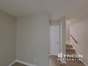 5569 Pentail Cir in Tampa, FL - Foto de edificio - Building Photo