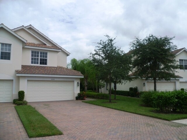 16146 Caldera Ln in Naples, FL - Foto de edificio