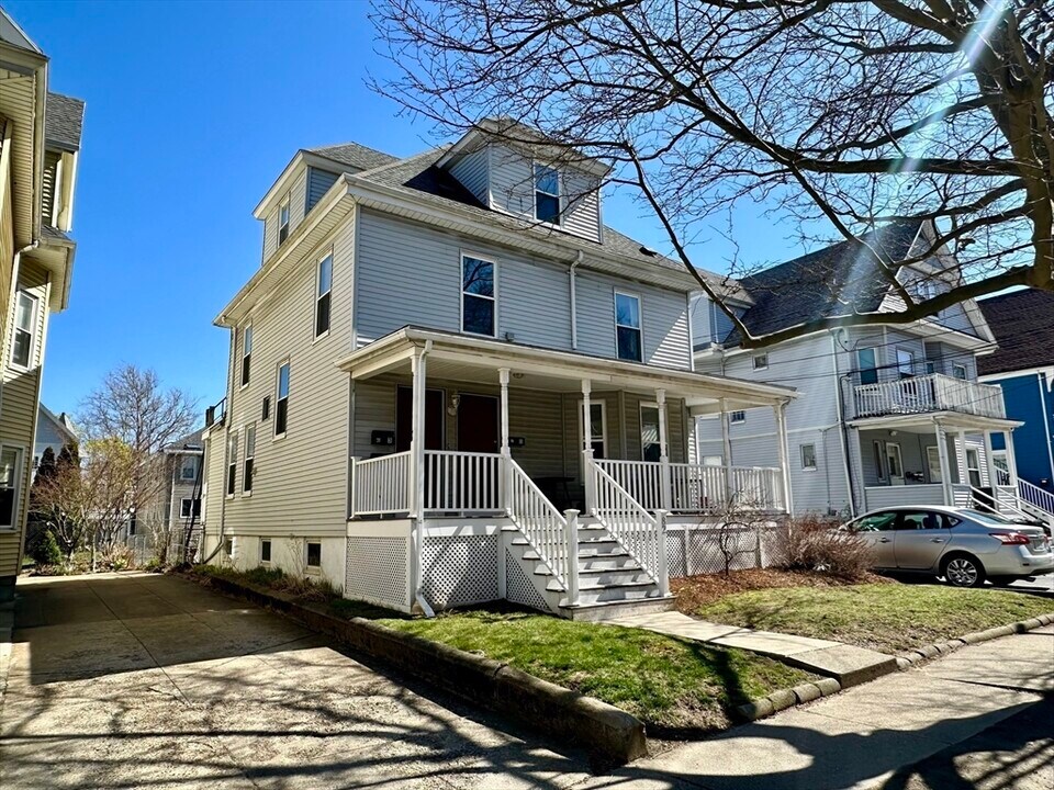 82 Dexter Ave in Watertown, MA - Building Photo