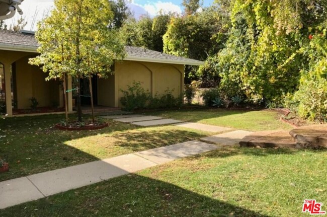 22320 Quinta Rd in Los Angeles, CA - Building Photo - Building Photo