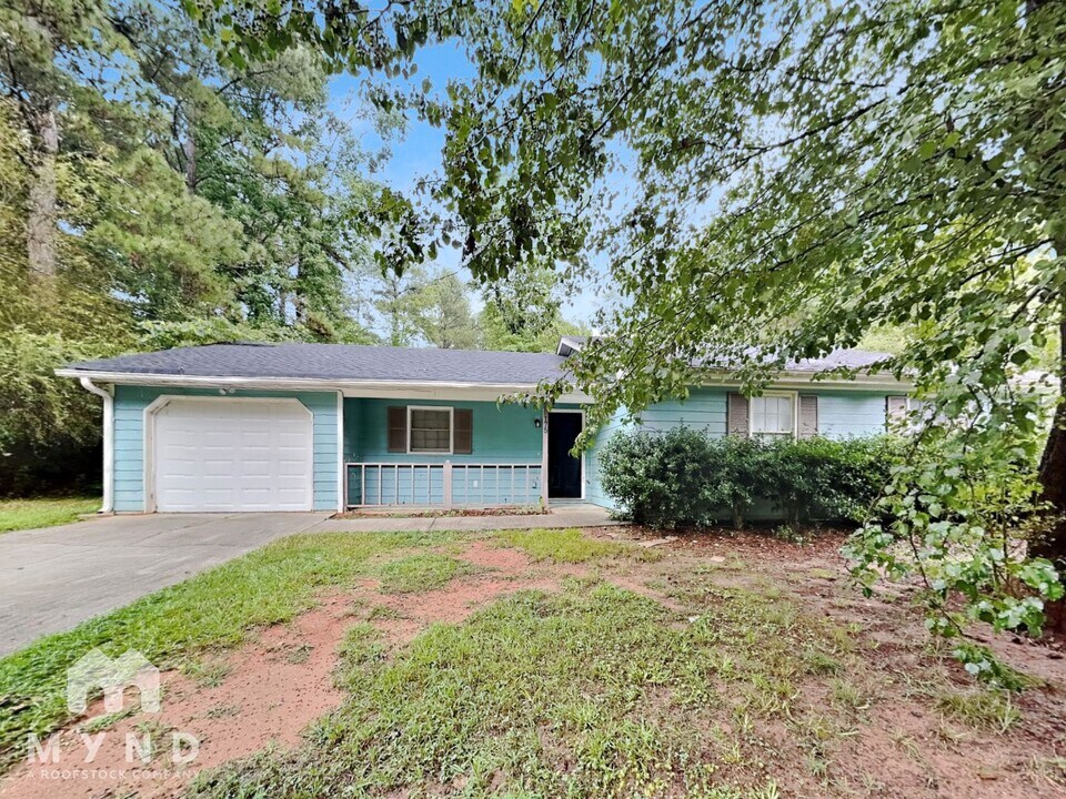 175 Mountain View Cir in Covington, GA - Building Photo