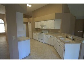 8913 Breland Dr in Tampa, FL - Building Photo - Building Photo