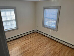 870 Woodbury Ave, Unit #2 in Portsmouth, NH - Building Photo - Building Photo