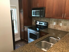 220 Semel Cir NW in Atlanta, GA - Foto de edificio - Building Photo