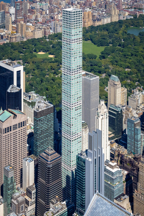 432 Park Ave in New York, NY - Building Photo