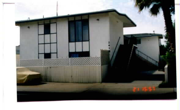 2415 Vanderbilt Ln in Redondo Beach, CA - Building Photo