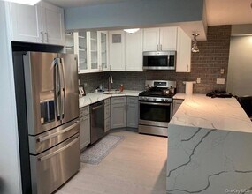 17-85-85 215th St in Queens, NY - Building Photo - Building Photo