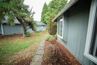 8835 SE Tiffany Ct in Clackamas, OR - Building Photo - Building Photo