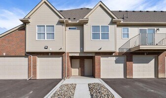 8292 Heywood Cir in Sterling Heights, MI - Building Photo