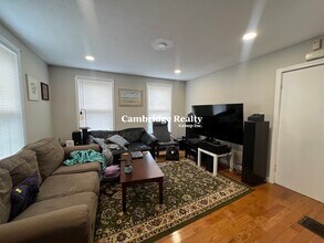 17 Hudson St, Unit 2 in Somerville, MA - Building Photo - Building Photo