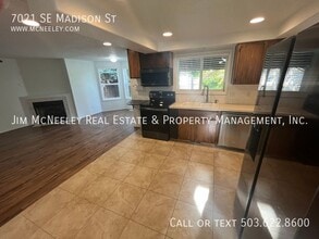7021 SE Madison St in Hillsboro, OR - Building Photo - Building Photo