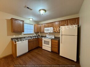 926 E Edgewood St in Springfield, MO - Foto de edificio - Building Photo