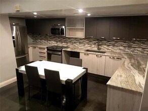 2760 Coconut Bay Ln in Sarasota, FL - Building Photo - Building Photo