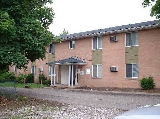 1339 Diana Pl NW in Canton, OH - Foto de edificio - Building Photo